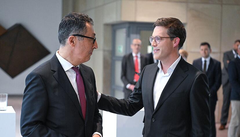 Sie dürften sich als Ministerpräsident und Stellvertreter am Kabinettstisch wiedertreffen: Cem Özdemir (Grüne) und Manuel Hagel (CDU). Sie dürften sich als Ministerpräsident und Stellvertreter am Kabinettstisch wiedertreffen: Cem Özdemir (Grüne) und Manuel Hagel (CDU).