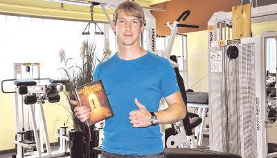 Geschafft: Michael Weiss in seinem eigenen Fitnessstudio und mit seinem 300 Seiten starken Erstlingswerk.Foto: Claudia Kostner Geschafft: Michael Weiss in seinem eigenen Fitnessstudio und mit seinem 300 Seiten starken Erstlingswerk.Foto: Claudia Kostner