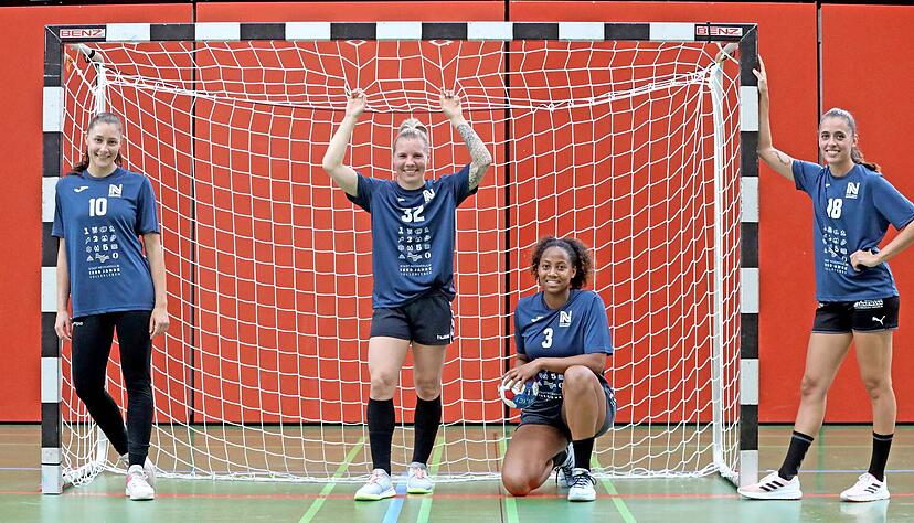Neue Gesichter in Neckarsulm: (v.l.) Die Zugänge Daphne Gautschi, Sophie Lütke, Sharon Nooitmeer und Johanna Stockschläder.
Foto: Ralf Seidel Neue Gesichter in Neckarsulm: (v.l.) Die Zugänge Daphne Gautschi, Sophie Lütke, Sharon Nooitmeer und Johanna Stockschläder.
Foto: Ralf Seidel
