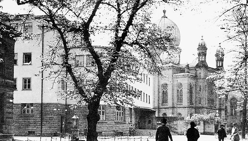 Städtebaulicher Glanzpunkt: die alte Synagoge an der Allee. Städtebaulicher Glanzpunkt: die alte Synagoge an der Allee.
