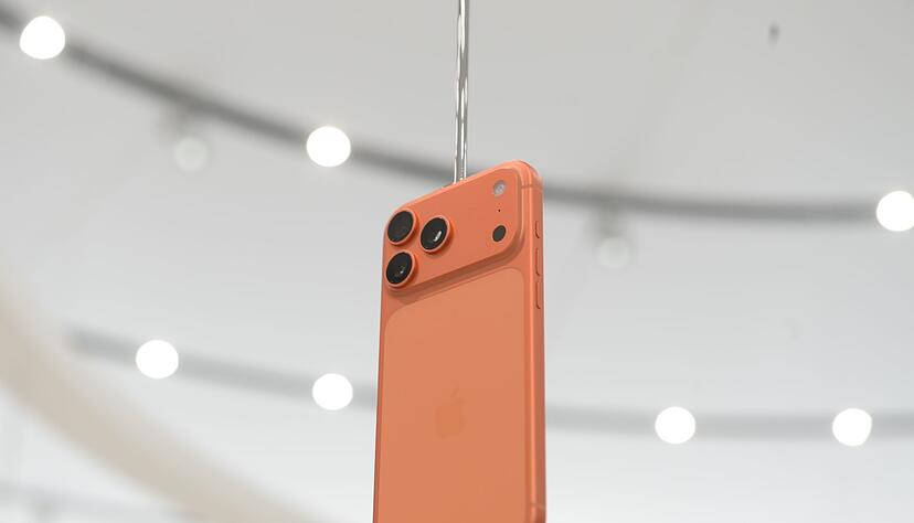 Neuer Design-Ansatz beim iPhone 17 Pro: Statt eines Titanrahmens hat es nun ein Alugehäuse aus einem Block gefräst. Neuer Design-Ansatz beim iPhone 17 Pro: Statt eines Titanrahmens hat es nun ein Alugehäuse aus einem Block gefräst.