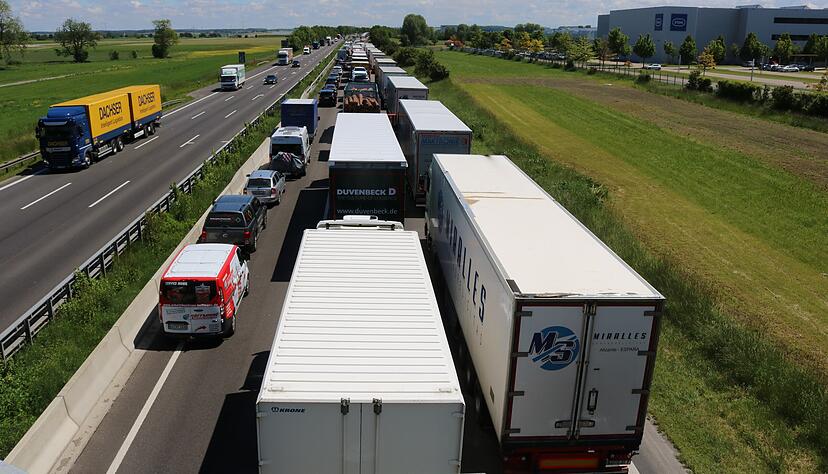 Stau auf der A6 auf Höhe Waldenburg - die Aufnahme stammt von Anfang Oktober 2019. Foto: Ralf Reichert Stau auf der A6 auf Höhe Waldenburg - die Aufnahme stammt von Anfang Oktober 2019. Foto: Ralf Reichert