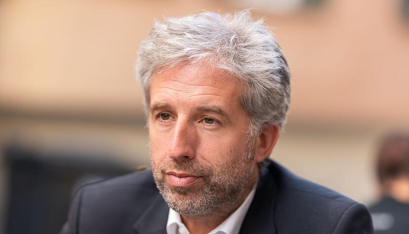 T&uuml;bingens Oberb&uuml;rgermeister Boris Palmer warnt, dass die Bahnkunden am Ende f&uuml;r das Prestigeprojekt und die Gerichtsentscheidung zahlen m&uuml;ssen.(Archiv)