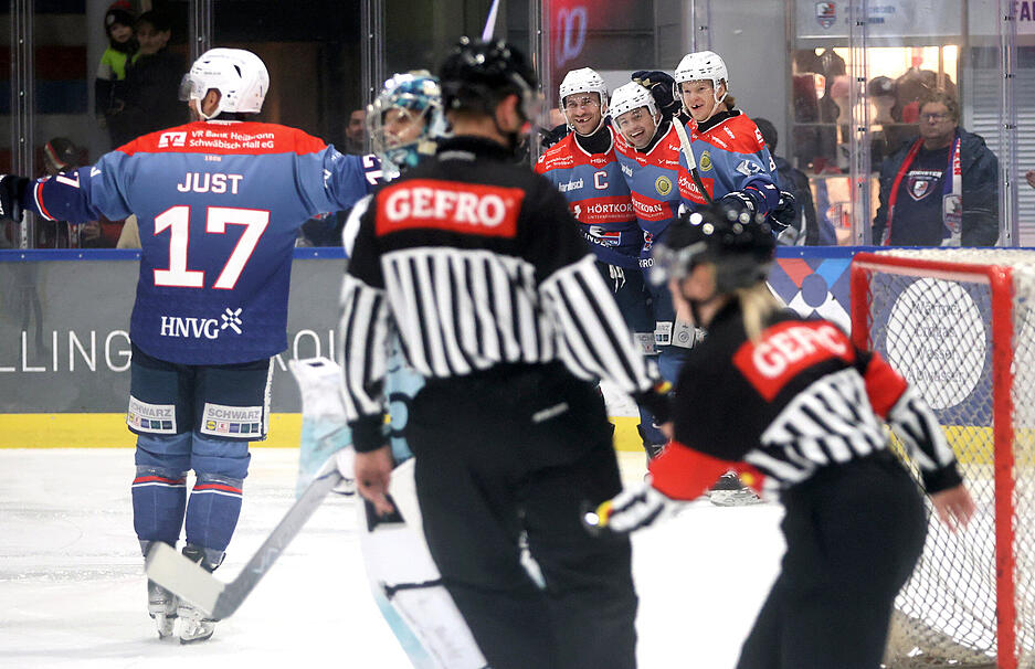 Heilbronner Falken gegen Lindau Islanders: Jubel über das 1:1 durch Frederik Cabana. Heilbronner Falken gegen Lindau Islanders: Jubel über das 1:1 durch Frederik Cabana.