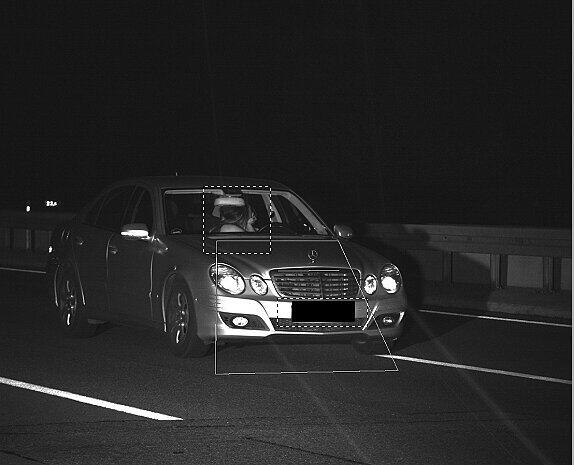 Ein Fahrer und seine Beifahrerin küssen sich während der Fahrt bei 139 km/h - und werden dabei in Dortmund von einem Geschwindigkeitsmessgerät der Polizei fotografiert. Ein Fahrer und seine Beifahrerin küssen sich während der Fahrt bei 139 km/h - und werden dabei in Dortmund von einem Geschwindigkeitsmessgerät der Polizei fotografiert.