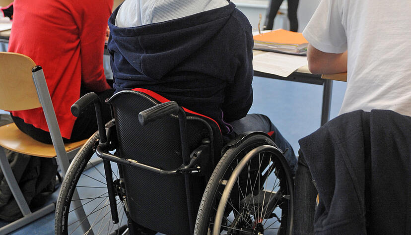 Wie gut k&ouml;nnen Kinder mit Behinderung oder Lernschw&auml;chen in Regelschulen gef&ouml;rdert werden? An manchen Stellen gibt es gro&szlig;e Schwierigkeiten bei der Inklusion.