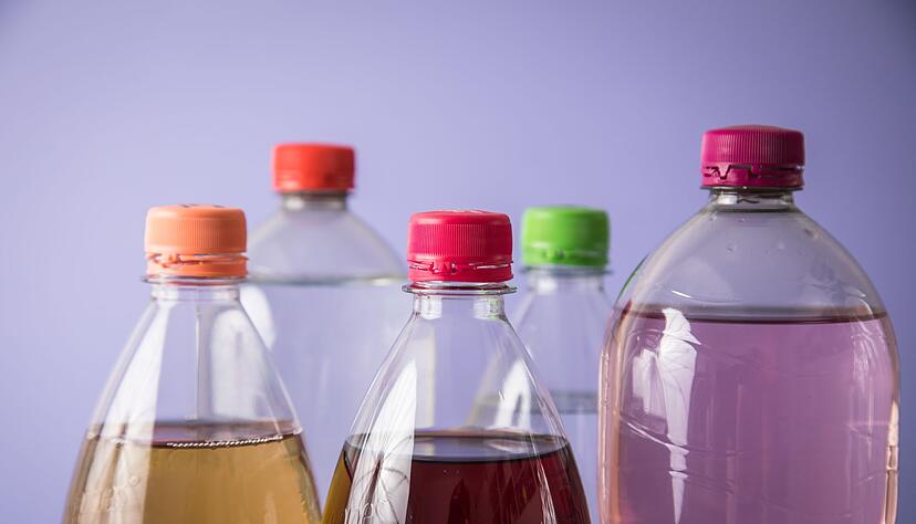 Ein einfacher Trick soll gegen st&ouml;rende Flaschendeckel helfen.