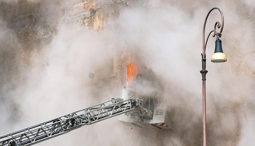 In Rom sind Teile eines mittelalterlichen Turms eingestürzt.