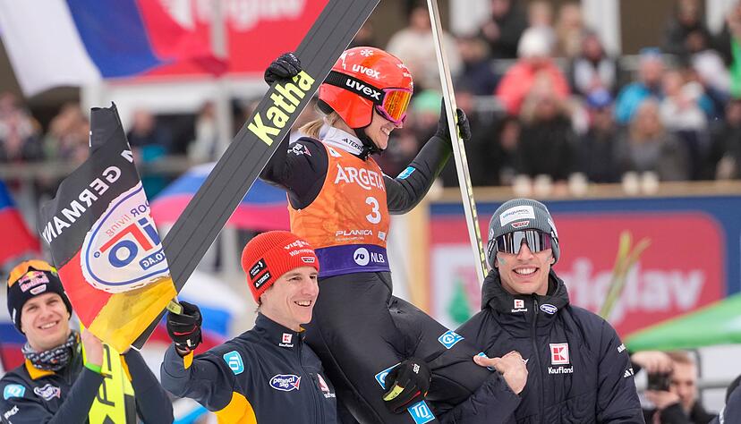Wurde nach ihrem letzten Sprung ausgiebig gefeiert: Katharina Schmid.