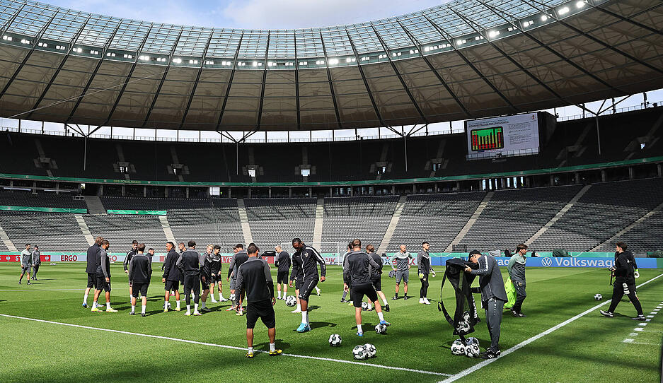 Der VfB Stuttgart absolvierte am Freitagnachmittag das Abschlusstraining im Olympiastadion. Der VfB Stuttgart absolvierte am Freitagnachmittag das Abschlusstraining im Olympiastadion.