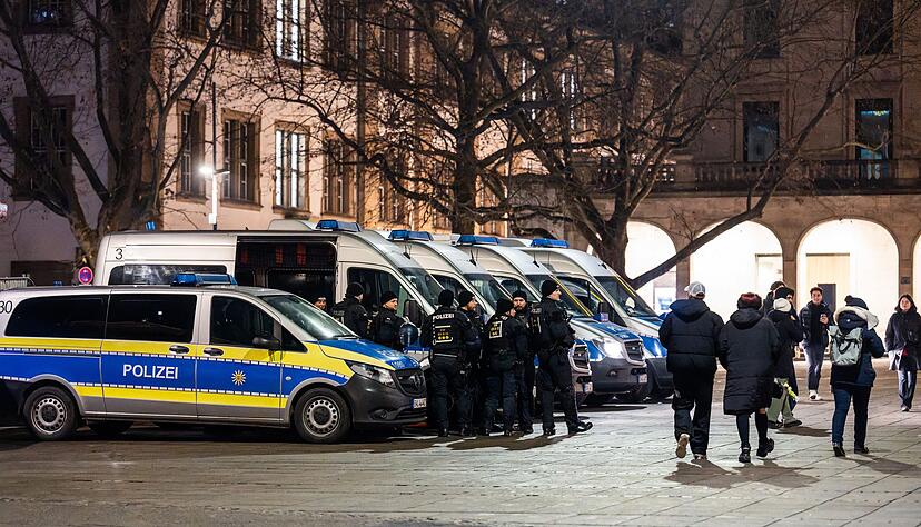 Die Silvesternacht ist immer wieder eine Herausforderung f&uuml;r die Einsatzkr&auml;fte.