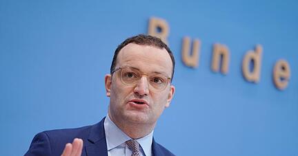 Der geschäftsführende Gesundheitsminister Jens Spahn spricht über die Entwicklung in der Corona-Pandemie.