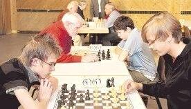 Konzentration, Zeitgefühl und strategisches Denken stehen auch bei den Widderner Schachspielern an erster Stelle.Foto: Ute Plückthun