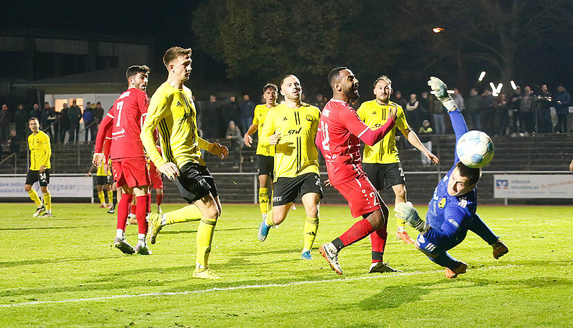 Wenn Öhringen dann doch mal gefährlich vors Tor kam, war Crailsheims Torwart Lars Albig zur Stelle.
Foto: Schmerbeck