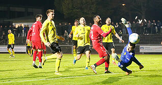 Wenn Öhringen dann doch mal gefährlich vors Tor kam, war Crailsheims Torwart Lars Albig zur Stelle.
Foto: Schmerbeck