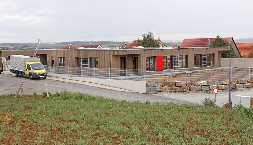 In die Kita "Ob dem Kirchhof" in Gochsen ziehen im November die ersten Kinder und Erzieherinnen ein. Auch das Baugebiet drumherum ist fertig erschlossen.
Fotos: Ralf Seidel