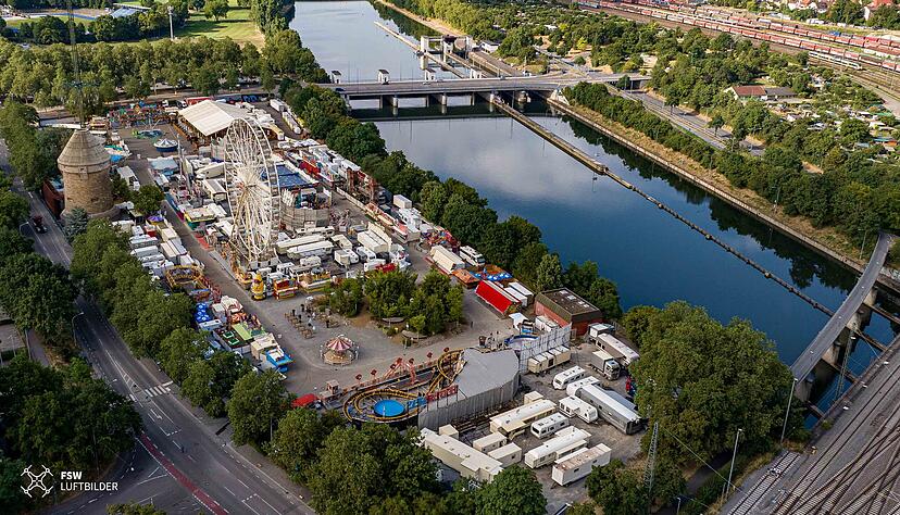 Auf dem Heilbronner Volksfest vergnügen sich an zehn Tagen rund 250.000 Besucher. Auf dem Heilbronner Volksfest vergnügen sich an zehn Tagen rund 250.000 Besucher.