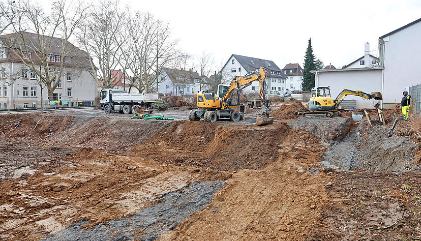 Die alte Neckartalschule ist abgerissen. Voraussichtlich im April beginnen die Arbeiten f&uuml;r den Neubau.