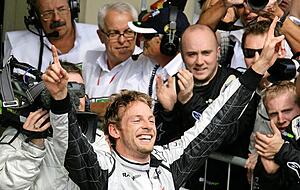 Jenson Button am Ziel seiner Tr&auml;ume: Im Jahr 2009 wird der Brite Formel-1-Weltmeister.
Foto: imago-images/Thomas Melzer
