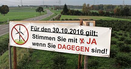 Bürger, hier 2016 der Protest in Hüffenhardt, verhindern reihenweise Windparks? Für den Verein Mehr Demokratie ist das ein schiefes Bild.
 Foto: Archiv