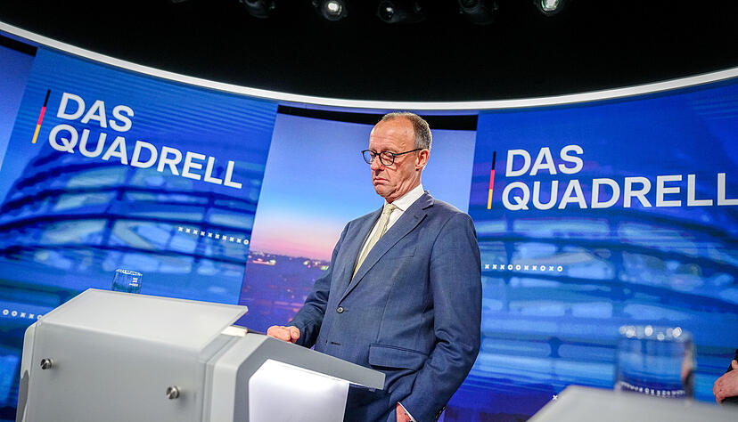Friedrich Merz, Unions Kanzlerkandidat und CDU Bundesvorsitzender, besichtigt vor dem "Quadrell" der TV Diskussion zum Bundestagswahlkampf das Studio. Friedrich Merz, Unions Kanzlerkandidat und CDU Bundesvorsitzender, besichtigt vor dem "Quadrell" der TV Diskussion zum Bundestagswahlkampf das Studio.