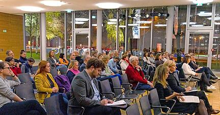Um die Unterrichtsversorgung ging es auf dem Bildungscampus in Heilbronn. Gekommen waren Lehrer und Vertreter von Schulamt sowie Ausbildungsseminar.
Foto: J&uuml;rgen H&auml;ffner