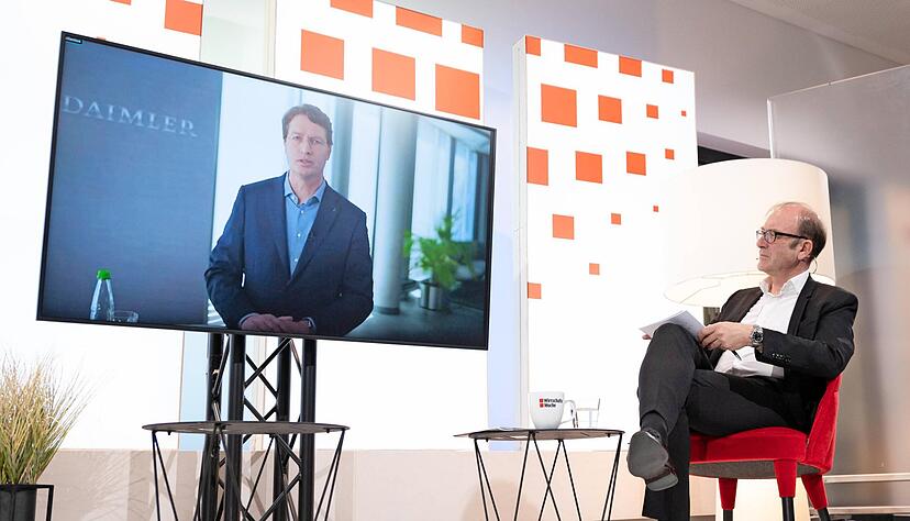 Alles digital: Daimler-Chef Ola K&auml;llenius im Gespr&auml;ch mit dem Chefredakteur der "Wirtschaftswoche", Beat Balzli.
Foto: Gipfeltreffen der Weltmarktf&uuml;hrer