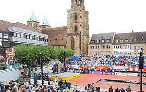 Die Zuschauer feuerten begeistert die Sportler an. Die Zuschauer feuerten begeistert die Sportler an.