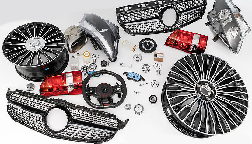 Was ist gefälscht und was ist echt? Oft nicht so leicht erkennbar auf den ersten Blick. Hier sind sowohl Produktfälschungen als auch Originalteile von Mercedes-Benz zu sehen.