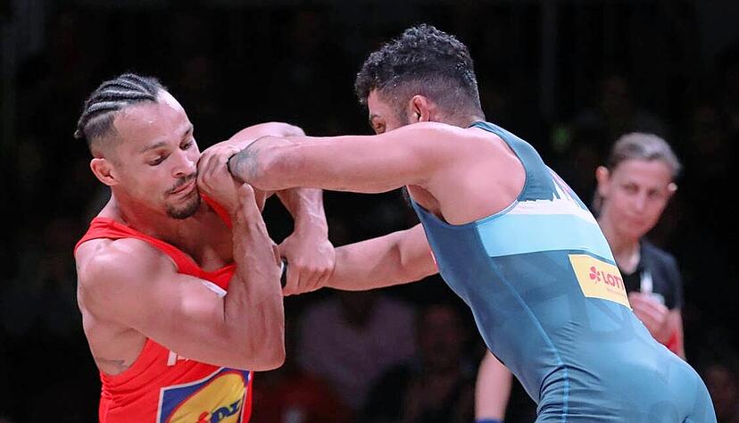 Hin und Her: Red Devil Karan Mosebach (rotes Trikot) liegt erst 0:2 hinten, geht dann 6:2 in F&uuml;hrung, um am Ende doch noch mit 6:9-Punkten zu verlieren.