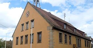 Nach drei Amtsperioden ist Schluss f&uuml;r den amtierenden B&uuml;rgermeister in Cleebronn. Vier potenzielle Nachfolger k&auml;mpfen um den Posten im Rathaus.