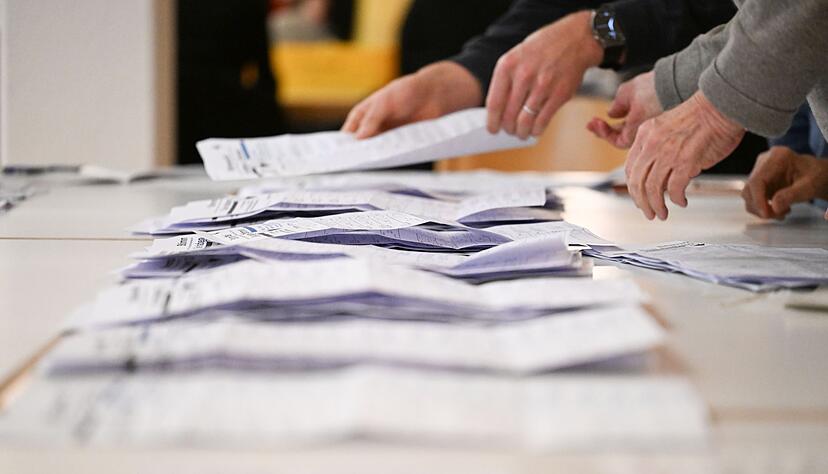 CDU und Gr&uuml;ne verloren beide, aber die CDU bleibt st&auml;rkste Kraft.