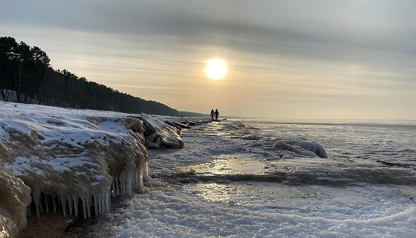 Die Suche auf See sei durch die Dunkelheit und große Eisschollen erschwert worden, was die Navigation stark beeinträchtigt habe, hieß es. (Symbolfoto) Die Suche auf See sei durch die Dunkelheit und große Eisschollen erschwert worden, was die Navigation stark beeinträchtigt habe, hieß es. (Symbolfoto)