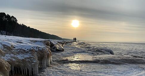 Die Suche auf See sei durch die Dunkelheit und gro&szlig;e Eisschollen erschwert worden, was die Navigation stark beeintr&auml;chtigt habe, hie&szlig; es. (Symbolfoto)