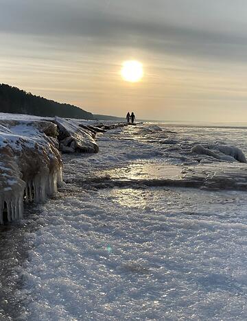 Die Suche auf See sei durch die Dunkelheit und gro&szlig;e Eisschollen erschwert worden, was die Navigation stark beeintr&auml;chtigt habe, hie&szlig; es. (Symbolfoto)
