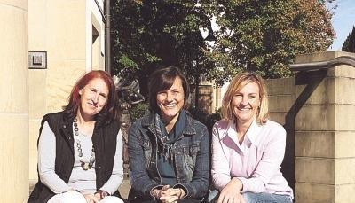 Die drei Initiatorinnen (von links) Corinna K&ouml;gler, Sabine Sachtleben und Tanja Knaus schaffen Angebote f&uuml;r M&uuml;tter und V&auml;ter.Foto: Uwe Deecke