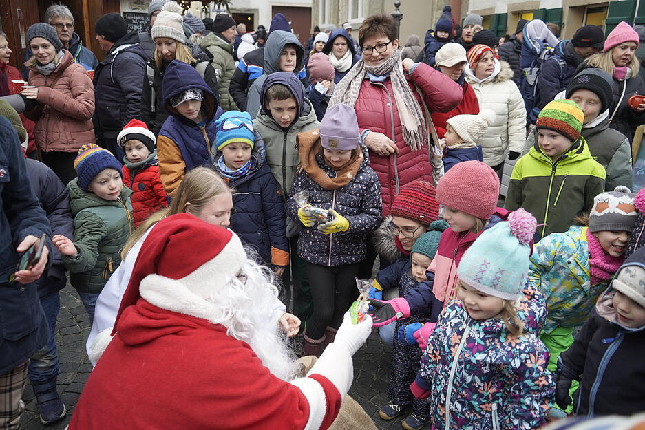 Weihnachtsmarkt am Waldenburger Schloss strahlt in hellen Lichtern Weihnachtsmarkt am Waldenburger Schloss strahlt in hellen Lichtern