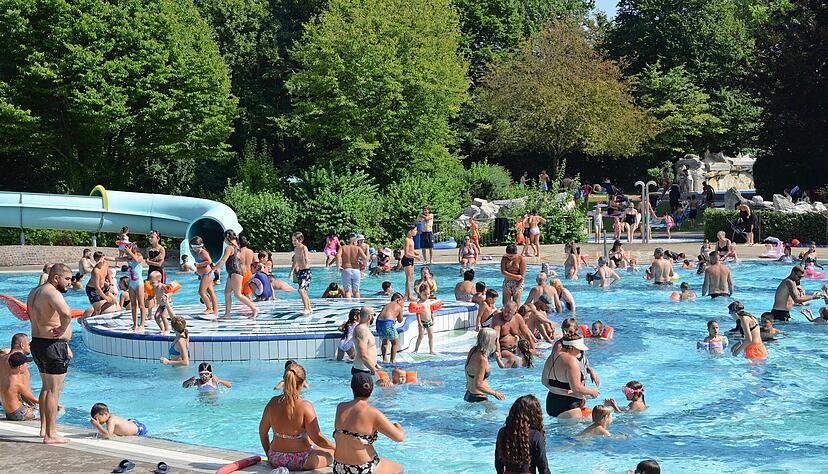 An den heißen Tagen war das Freibad Gesundbrunnen sehr gut besucht. Die Gäste fänden es mehrheitlich praktisch, wenn hier auch das Hallenbad stehen würde.