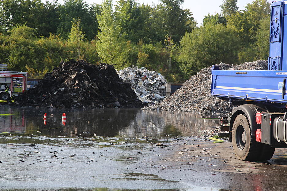 Großbrand auf Recyclinghof in Oberderdingen Großbrand auf Recyclinghof in Oberderdingen