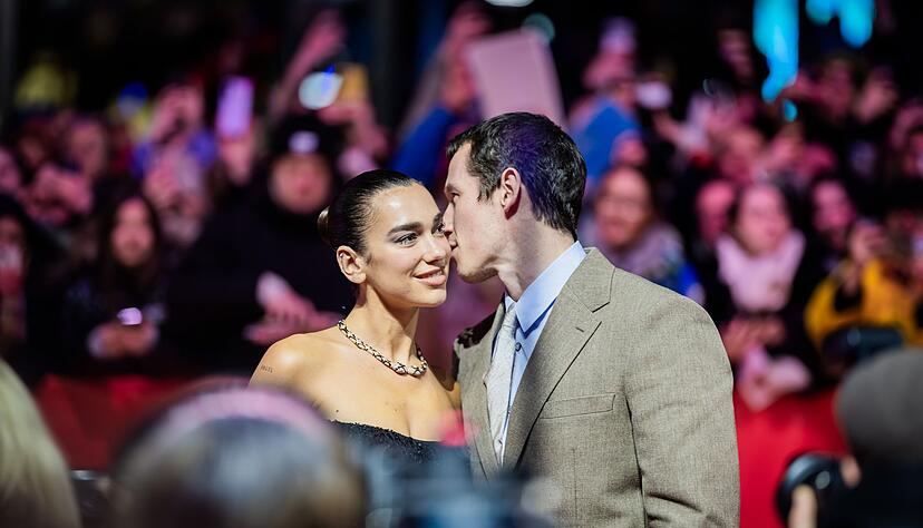 Popstar Dua Lipa besuchte überraschend die Berlinale. Popstar Dua Lipa besuchte überraschend die Berlinale.