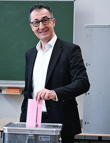 Cem &Ouml;zdemir will die Nachfolge von Ministerpr&auml;sident Winfried Kretschmann antreten.