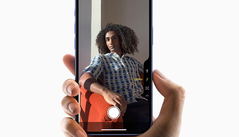 Alle Modelle des iPhone 16 haben die neue Kamerasteuerung an der rechten Gehäuseseite. Sie erlaubt Druck- und Wischgesten zum Steuern der Aufnahmefunktionen. Alle Modelle des iPhone 16 haben die neue Kamerasteuerung an der rechten Gehäuseseite. Sie erlaubt Druck- und Wischgesten zum Steuern der Aufnahmefunktionen.