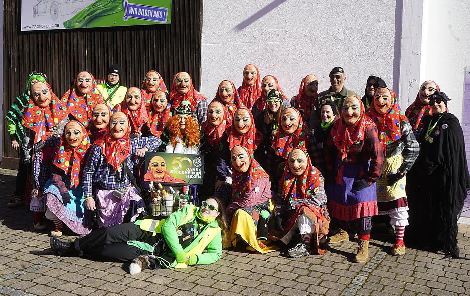 Noch ein letztes Mal feiern Faschingsbegeisterte ausgelassen die Narrenzeit, bevor die fünfte Jahreszeit endet. Noch ein letztes Mal feiern Faschingsbegeisterte ausgelassen die Narrenzeit, bevor die fünfte Jahreszeit endet.