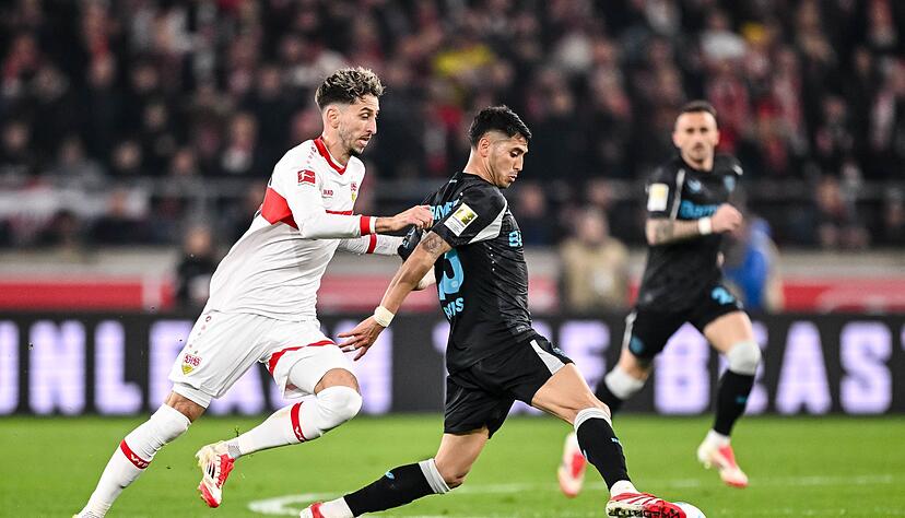 Duell im Mittelfeld: Karazor und Palacios.