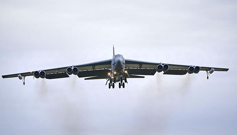 Ein US-Passagierflugzeug musste einem Milit&auml;rflugzeug ausweichen. (Symbolbild)