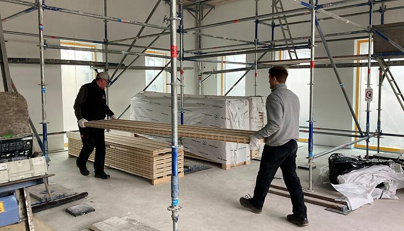 Ein Blick in den neuen Sitzungs- und Festsaal des Rathausanbaus in Ellhofen. Das Projekt ist im Lauf der Zeit immer teurer geworden. Ein Blick in den neuen Sitzungs- und Festsaal des Rathausanbaus in Ellhofen. Das Projekt ist im Lauf der Zeit immer teurer geworden.