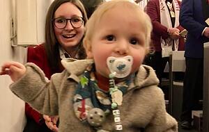 Der kleine Lias geht auf Entdecker-Tour. Foto: Christian Gleichauf.