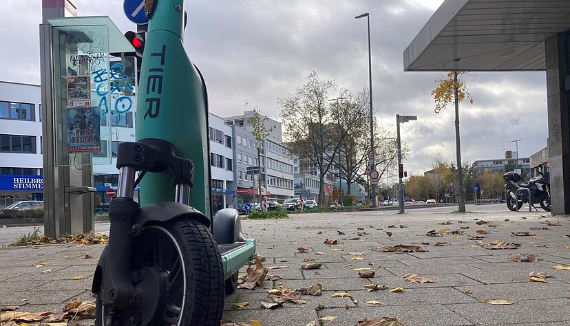 E-Scooter der Firma Tier an der Allee in Heilbronn: Das Unternehmen ist in Heilbronn mittlerweile Monopolist.