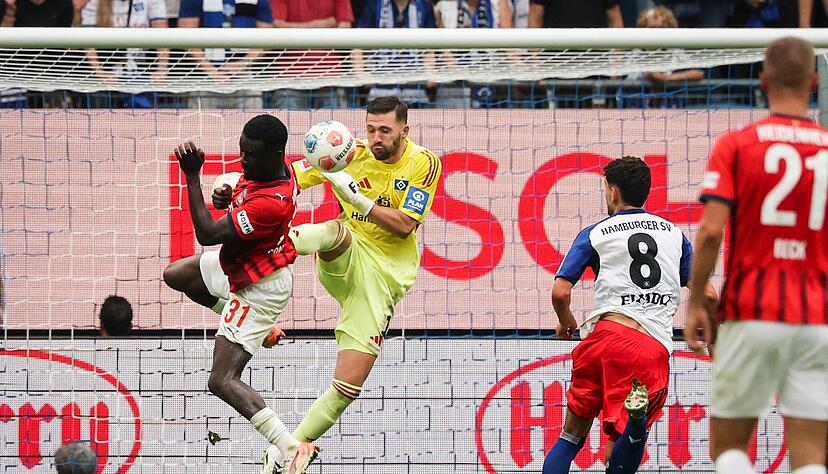 Standen den Heidenheimer Spielern immer wieder im Weg: HSV-Torwart Daniel Heuer Fernandes.