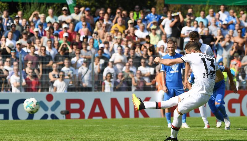 Der Leverkusener Lucas Alario traf vom Elfmeterpunkt.